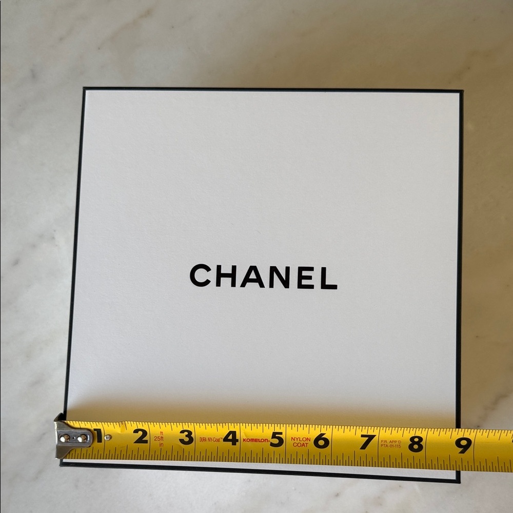 CHANEL Classic White Box - Picture 3 of 4
